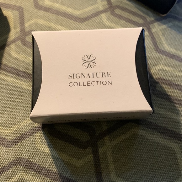 AVON - Birthstone - Color Tennis Bracelet ~ January - Picture 3 of 4